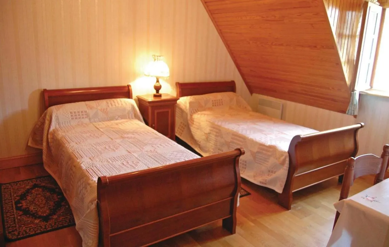 Nice Home In Pont Labbe With Kitchen צרפת